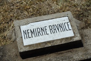 Spomenik "Nemirna ravnica"