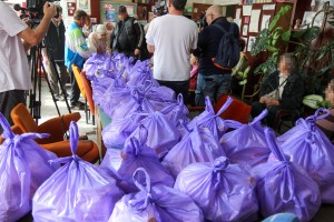 Podela prehrambene pomoći UG "Solidarnost" za socijalno ugrožene
