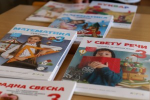 Uručenje udžbenika deci iz romske zajednice i socijalno ugroženima