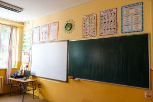 Uručenje udžbenika deci iz romske zajednice i socijalno ugroženima