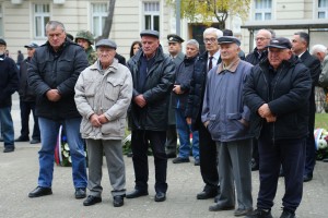 Pomen i polaganje venaca na spomenik palim junacima