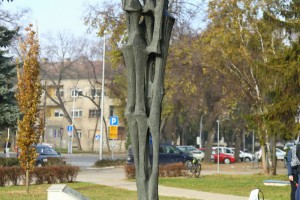 Polaganje venaca na spomenik "Balada vešanih"