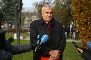 Polaganje venaca na spomenik "Balada vešanih"