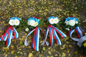 Polaganje venaca na spomenik "Balada vešanih"