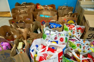 Učenici Medicinske škole prikupljali paketiće za socijalno ugrožene