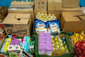 Učenici Medicinske škole prikupljali paketiće za socijalno ugrožene