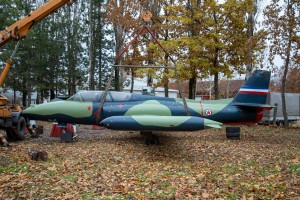 Postavljanje muzejskog eksponata aviona “Soko Jastreb NJ-21”