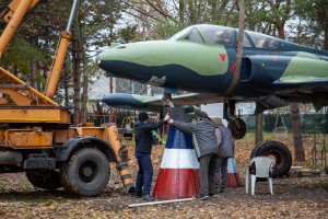 Postavljanje muzejskog eksponata aviona “Soko Jastreb NJ-21”