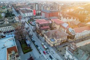 Železnička stanica i Park Ferenca Rajhla