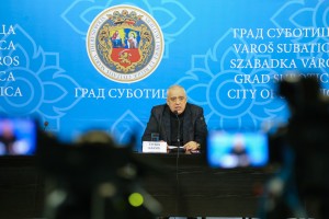 Obraćanje gradonačelnika na temu studentskih protesta i dekana dva fakulteta