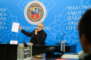 Obraćanje gradonačelnika na temu studentskih protesta i dekana dva fakulteta