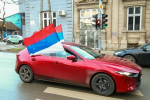 Polazak na seču badnjaka - organizovana povorka do šume, posvećenje i povratak