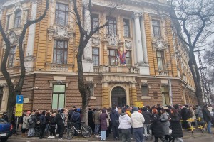 Protest ispred gimnazije