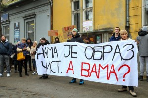 Protest ispred Politeničke škole