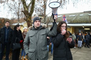 Protest ispred Medicinske škole