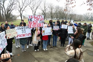 Protest ispred Medicinske škole