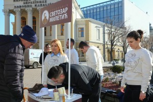 Štand za potpisivanje peticije fondacije "Svetozar Miletić"
