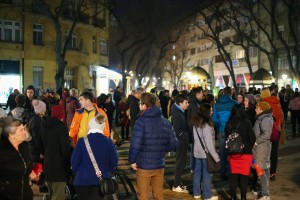 Protestni skup prosvetnih radnika, učenika i roditelja