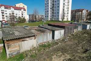 Nelegalne garaže za rušenje na Radijalcu