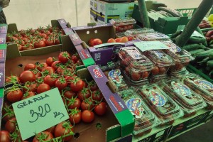 Voće i povrće na Mlečnoj pijaci