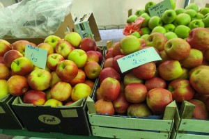 Voće i povrće na Mlečnoj pijaci