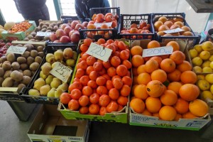 Voće i povrće na Mlečnoj pijaci