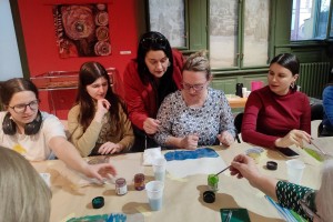 Predavanje i kamerna izložba "Slikarke na svili – Johana Pilasanović (1970–2021) i Erika Janović"