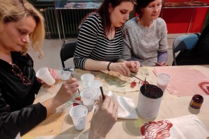 Predavanje i kamerna izložba "Slikarke na svili – Johana Pilasanović (1970–2021) i Erika Janović"