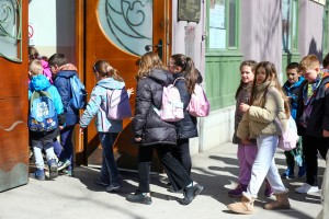 Predstava za decu "Hrabri oprašivači"