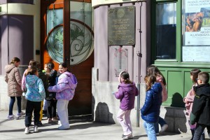 Predstava za decu "Hrabri oprašivači"