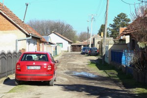Teško prohodna (neasfaltirana) ulica Skendera Kulenovića na Zorki