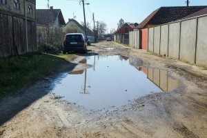 Teško prohodna (neasfaltirana) ulica Skendera Kulenovića na Zorki