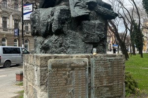 Polaganje venaca na Spomenik "Njihovoj vernosti"