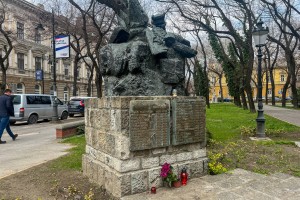 Polaganje venaca na Spomenik "Njihovoj vernosti"