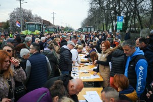 Protest (Hipodrom - raskrsnica Somborskog puta i Zagrebačke ulice)