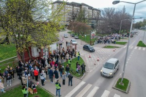 Protest ispred bolnice i humanitarna akcija za štićenike "Kolevke"