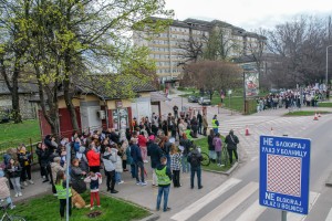 Protest ispred bolnice i humanitarna akcija za štićenike "Kolevke"