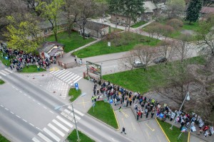 Protest ispred bolnice i humanitarna akcija za štićenike "Kolevke"
