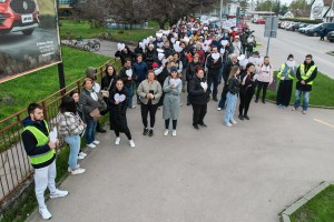 Protest ispred bolnice i humanitarna akcija za štićenike "Kolevke"