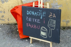 Akcija volontera na osvežavanju starih kapija u centru grada