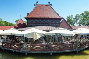 Prvi maj (pre podne) uz obalu palićkog jezera - iz ptičje perspektive