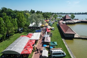Prvi maj (pre podne) uz obalu palićkog jezera - iz ptičje perspektive