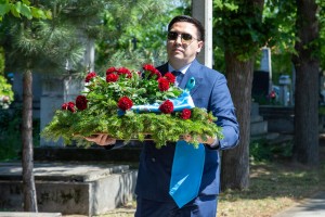 Polaganje venaca na Spomen-kompleks Palim crvenoarmejcima u Dudovoj šumi