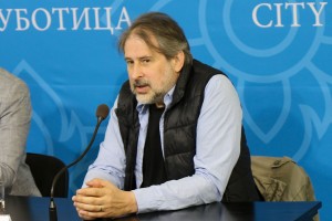 Najava premijere predstave "Usamljeni zapad"