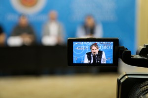 Najava premijere predstave "Usamljeni zapad"