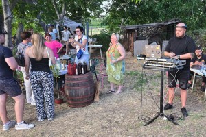 Prvi seoski noćni bazar u Ljutovu