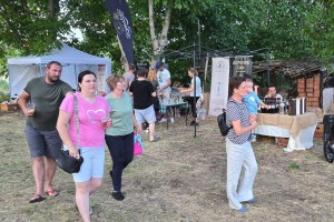 Prvi seoski noćni bazar u Ljutovu