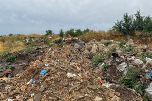 Divlja deponija na Bajskom putu (prema Ljutovu i Tavankutu)