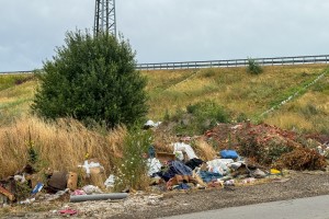 Divlja deponija na Bajskom putu (prema Ljutovu i Tavankutu)