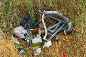 Divlja deponija na Bajskom putu (prema Ljutovu i Tavankutu)